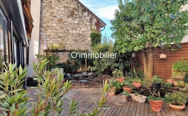 Grand 2 pièces de 80 m² sur terrasse de 70 m² aménagée